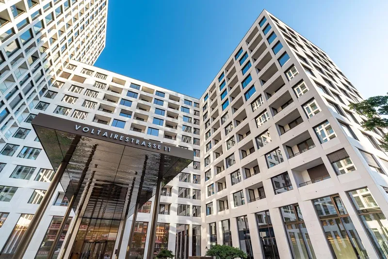 Stilvolle 2-Zimmer-Wohnung mit Loggia, Gäste-WC und modernem Wohnkomfort im Herzen von Berlin-Mitte — photo 1